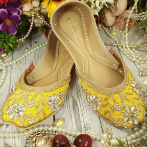 boronia stone yellow gold