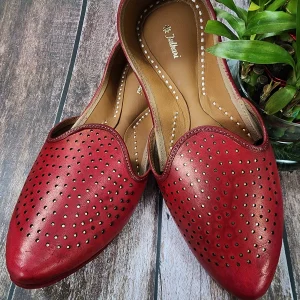pointed dot red